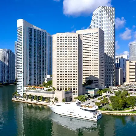 Top Miami Complex Full Amenities & Entertainment!